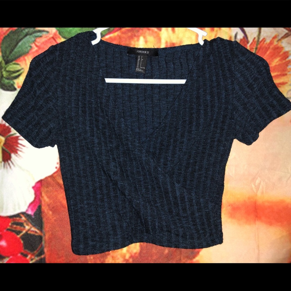 ⭐️F21 surplice crop top - Picture 2 of 5